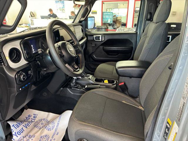 Certified 2024 Jeep Wrangler Unlimited AWD/4WD image 12