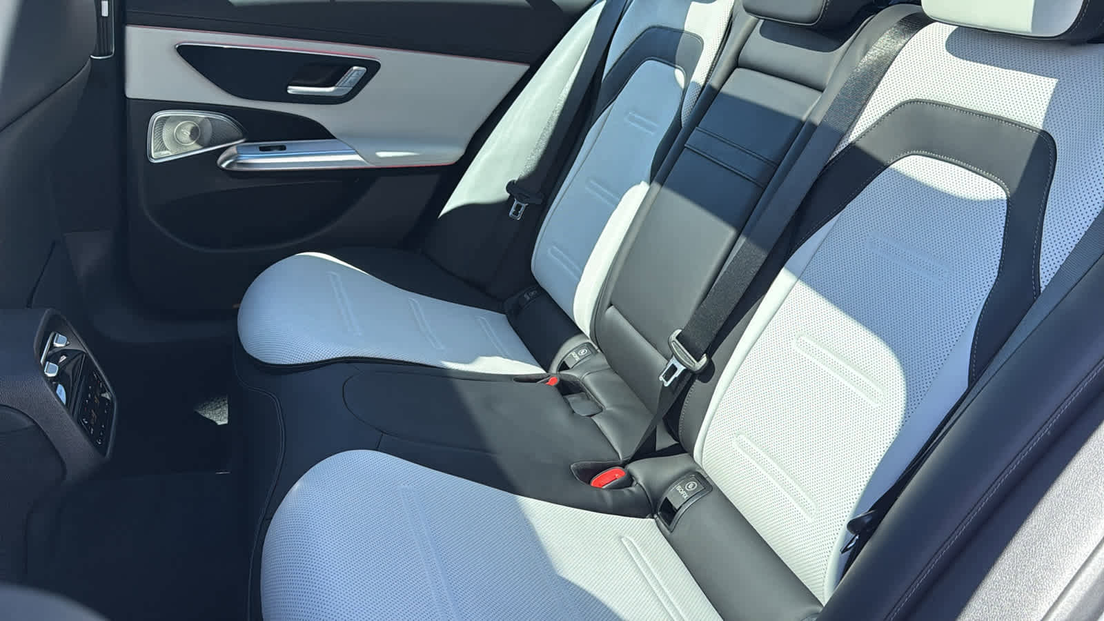 New 2026 Mercedes-Benz E 53 AMG e 4MATIC Sedan image 31
