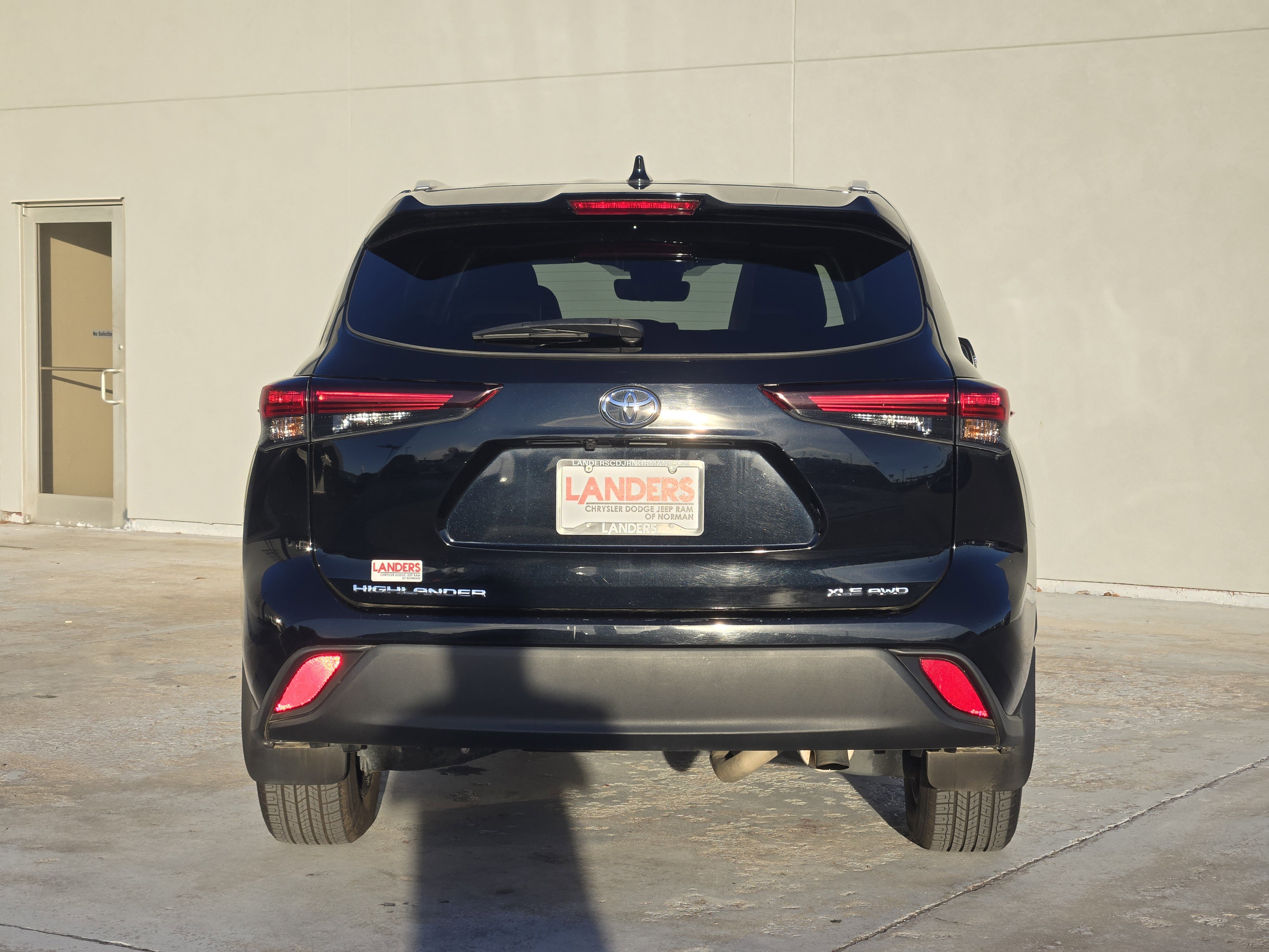 Used 2024 Toyota Highlander XLE image 7