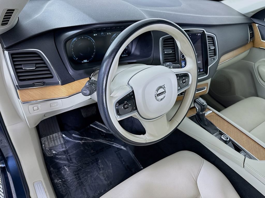 Used 2022 Volvo XC90 T6 Momentum w/ Climate Package image 19