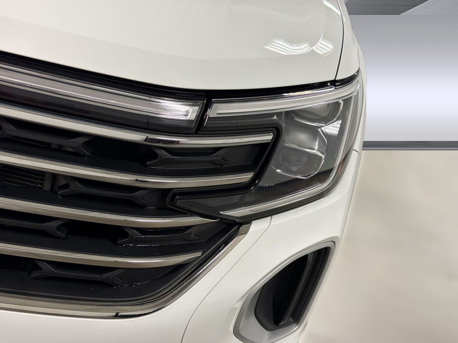 Used 2025 Volkswagen Atlas SE AWD/4WD image 10