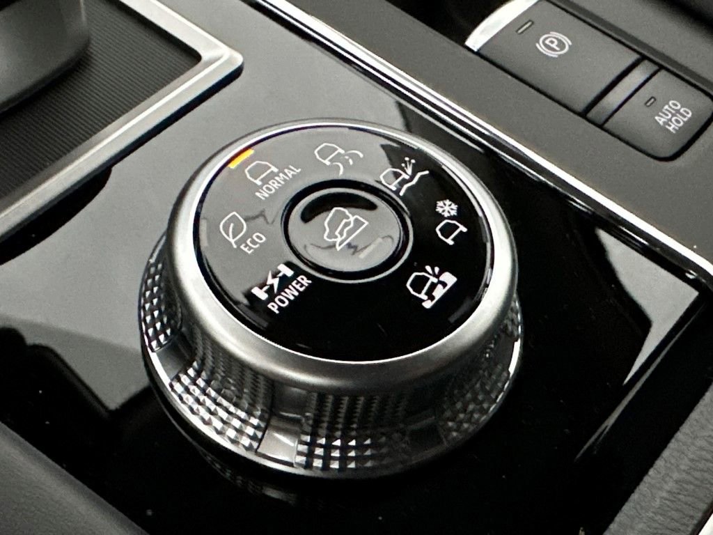 New 2025 Mitsubishi Outlander SE image 28