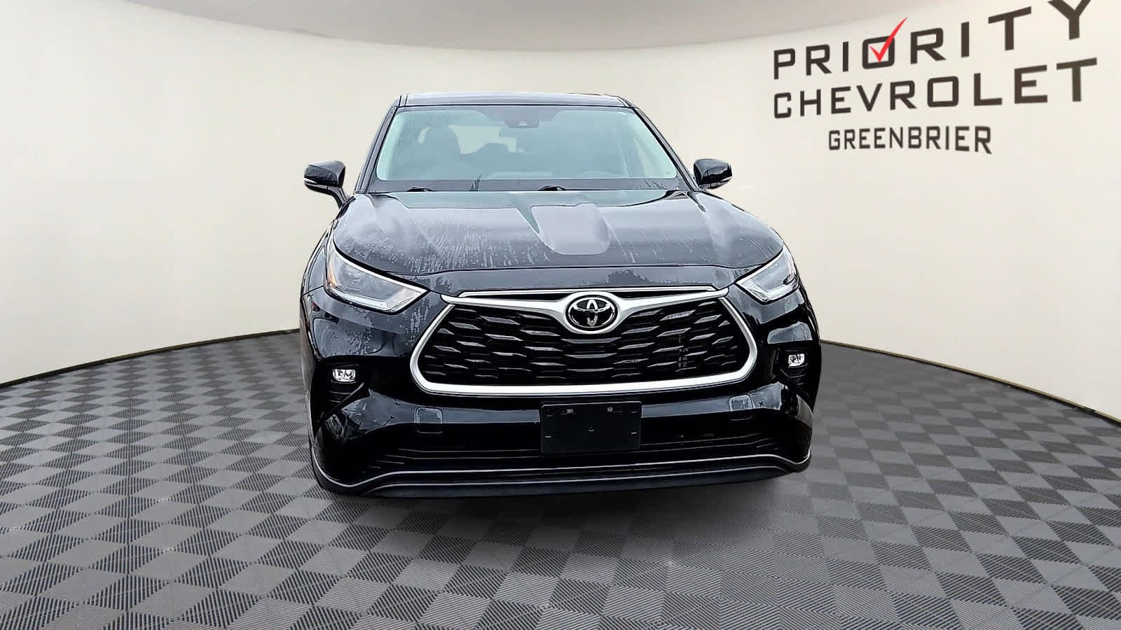 Used 2021 Toyota Highlander LE AWD/4WD image 3