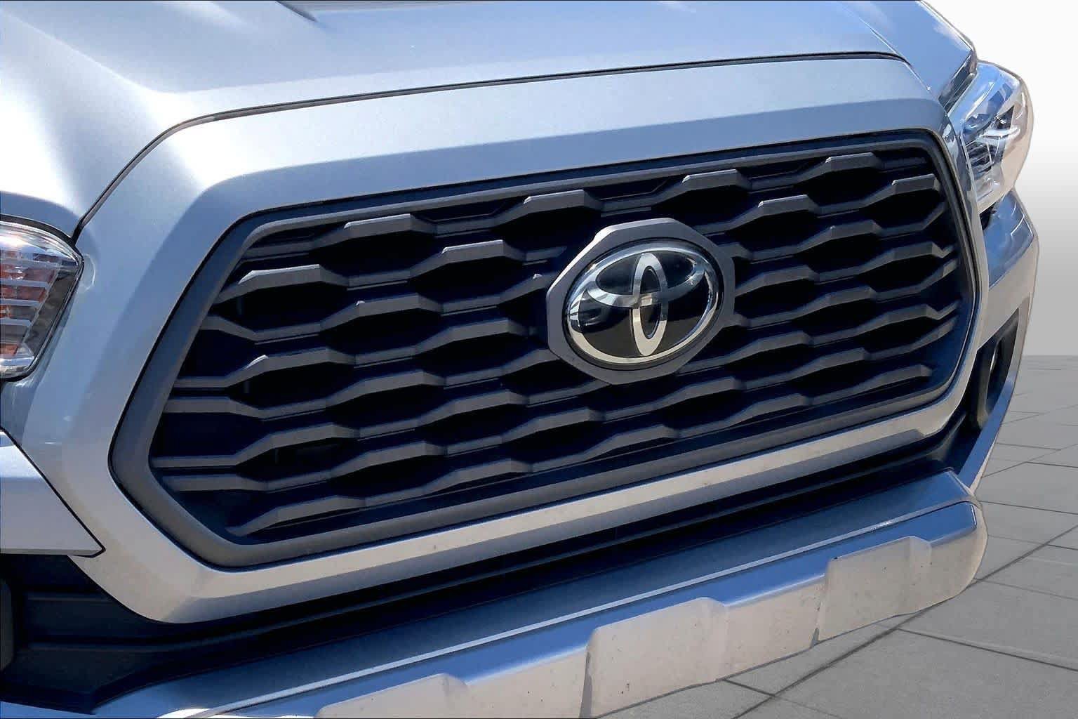 Used 2020 Toyota Tacoma TRD Sport w/ Technology Package AWD/4WD image 29