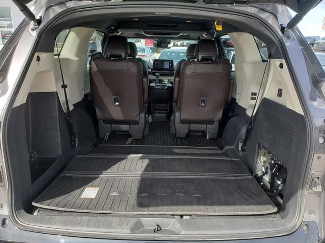 Used 2023 Toyota Sienna Platinum AWD/4WD image 7