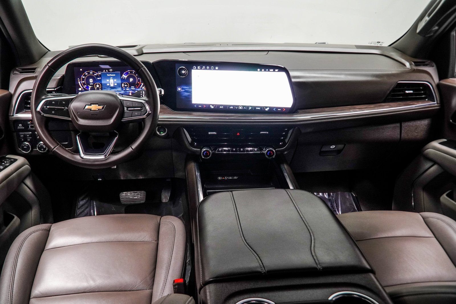 Used 2025 Chevrolet Suburban LT AWD/4WD image 5
