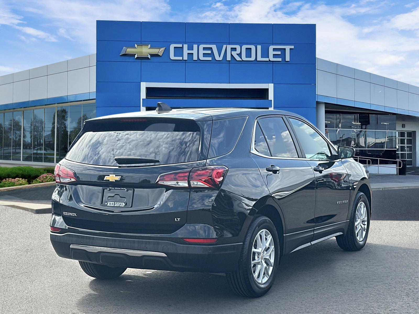 Certified 2024 Chevrolet Equinox LT w/ LPO, Floor Liner Package FWD image 4