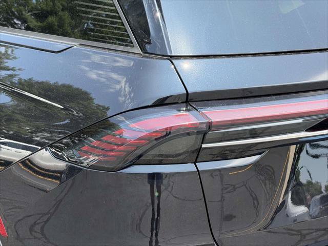 Used 2026 Lincoln Nautilus Premier w/ Equipment Group 102A AWD/4WD image 8