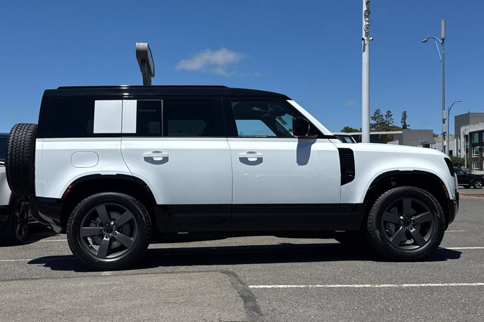 New 2026 Land Rover Defender 110 X-Dynamic SE AWD/4WD image 6