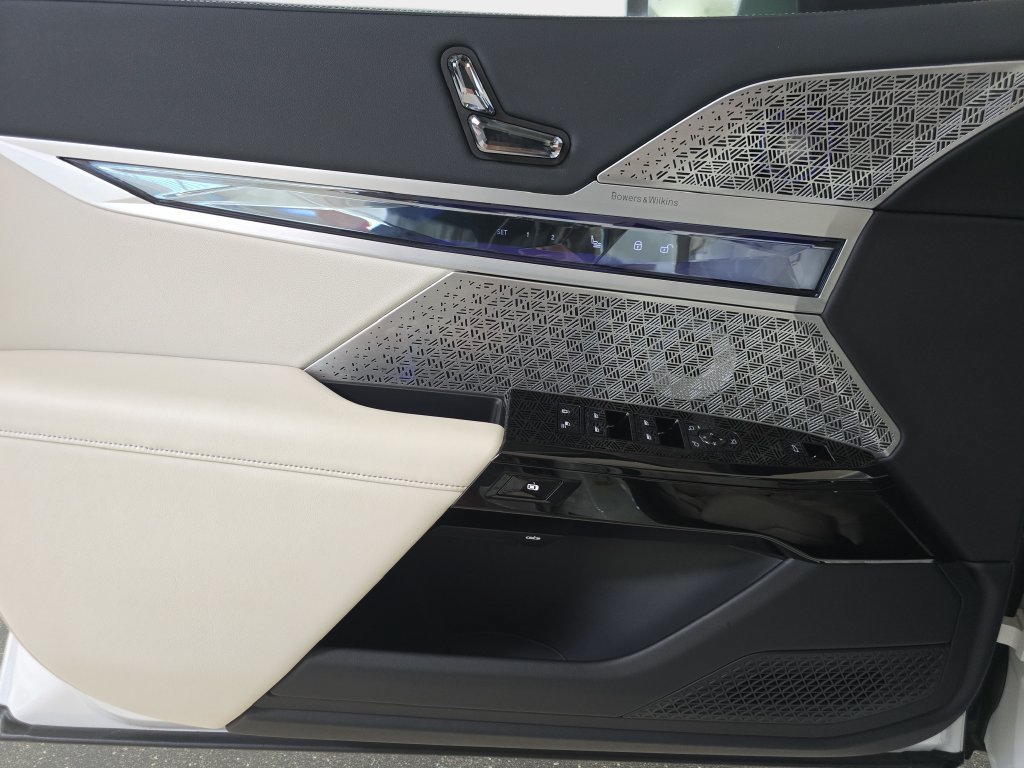 Certified 2023 BMW 740i RWD image 24