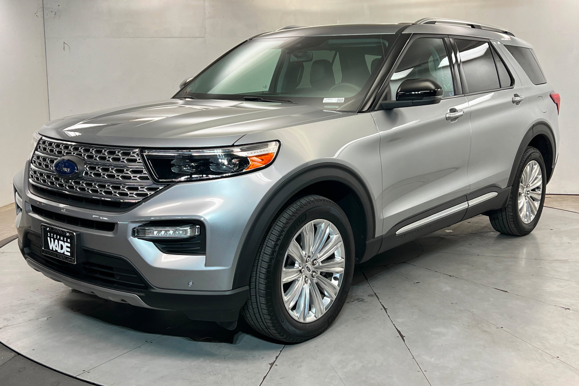 Used 2024 Ford Explorer Limited w/ Equipment Group 301A AWD/4WD image 1