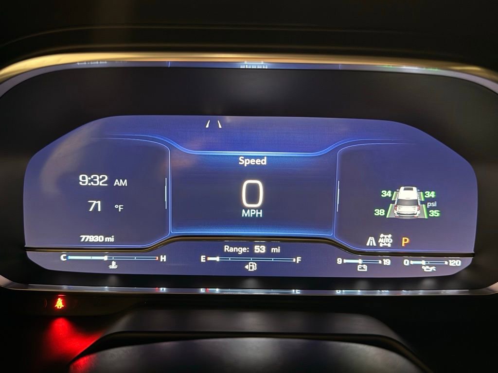 Used 2023 Chevrolet Suburban High Country image 21