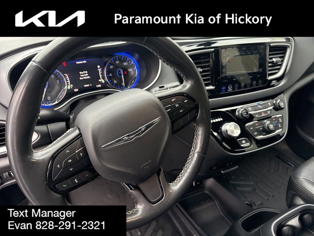 Used 2020 Chrysler Pacifica Touring-L Plus image 25