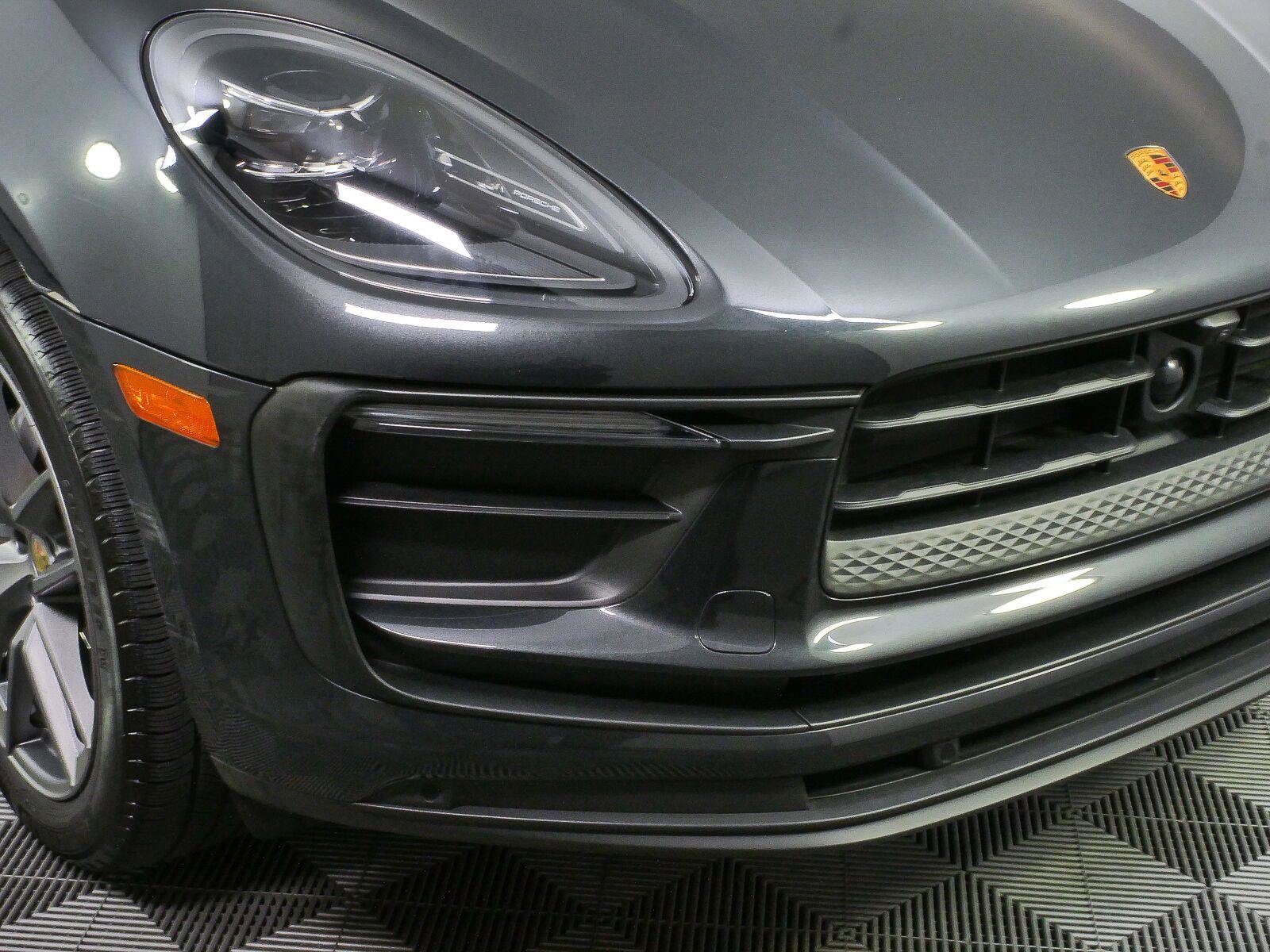 Certified 2024 Porsche Macan AWD/4WD image 35