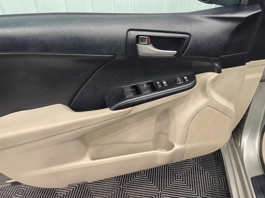 Used 2014 Toyota Camry LE FWD image 30