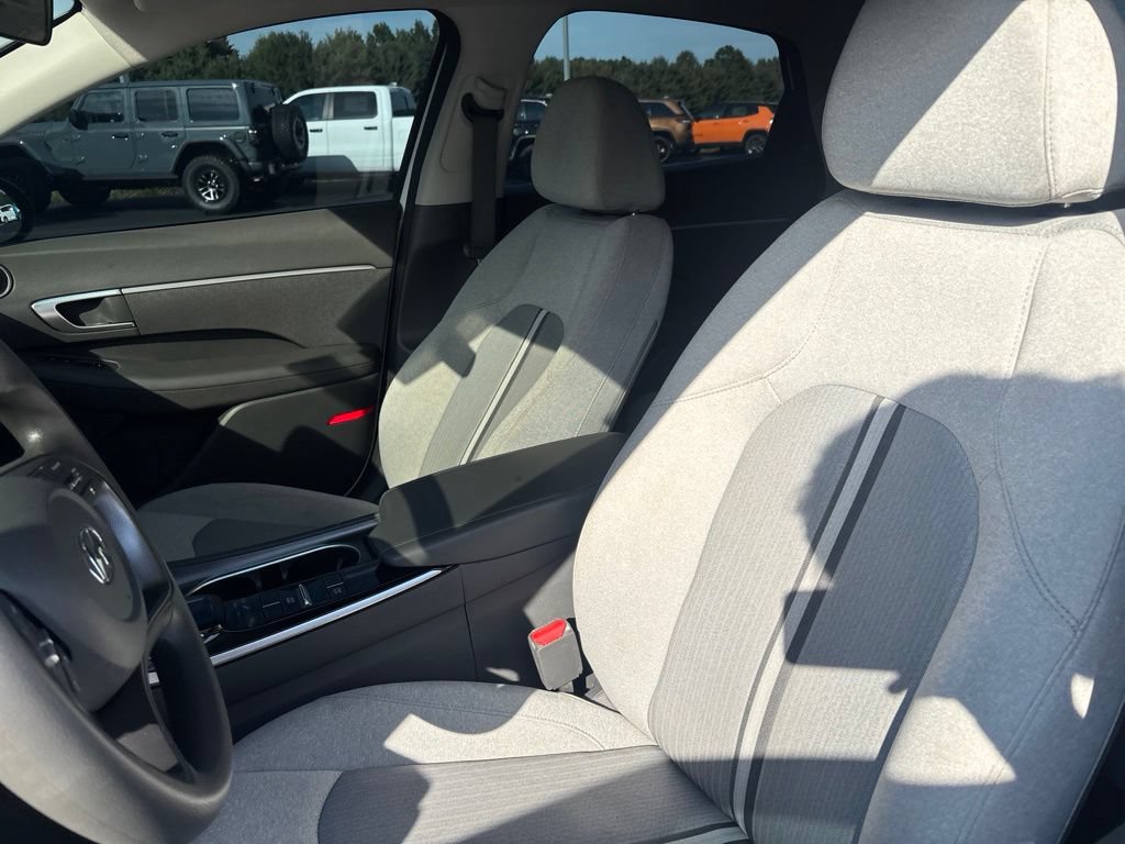 Used 2021 Hyundai Sonata SE w/ Preferred Accessory Package FWD image 14