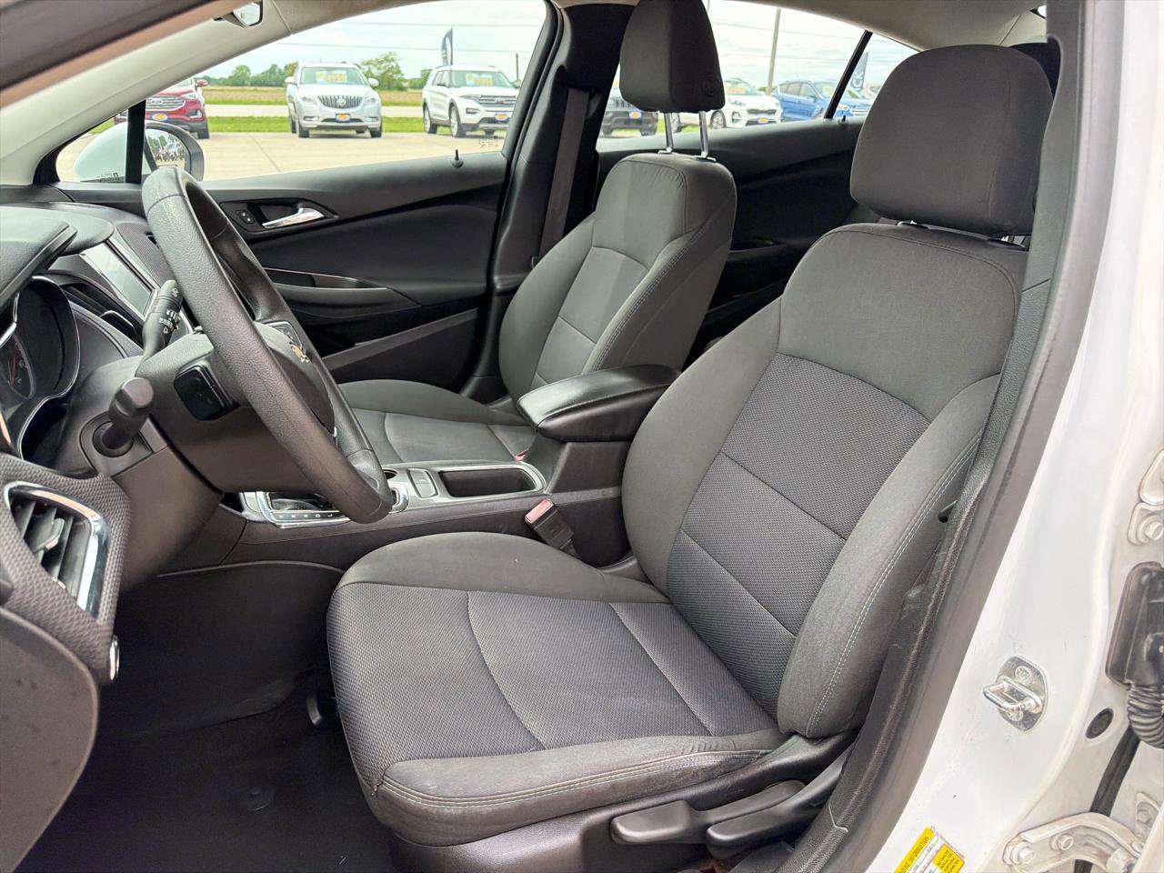 Used 2017 Chevrolet Cruze LT FWD image 18