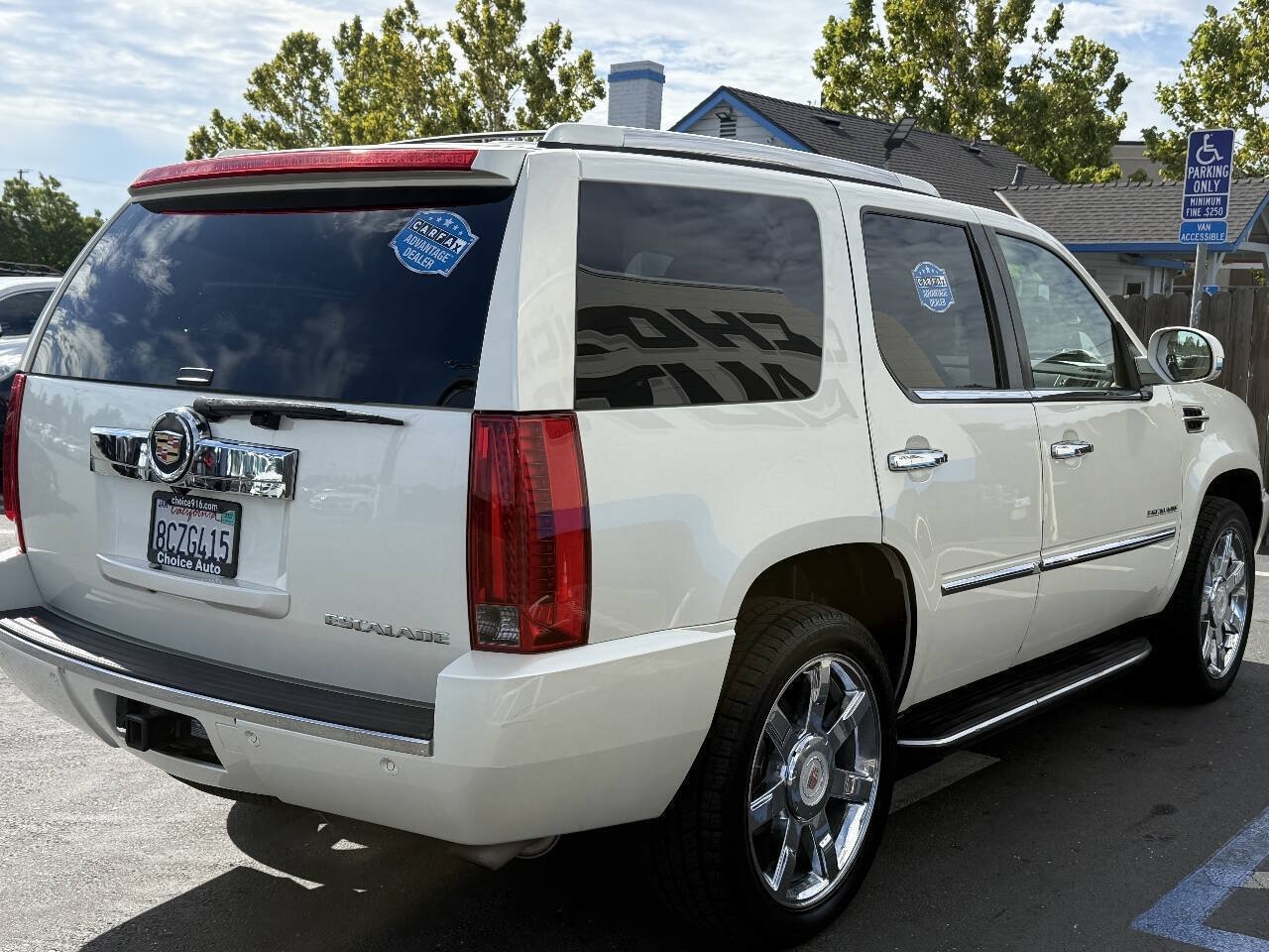 Used 2014 Cadillac Escalade Luxury AWD/4WD image 3