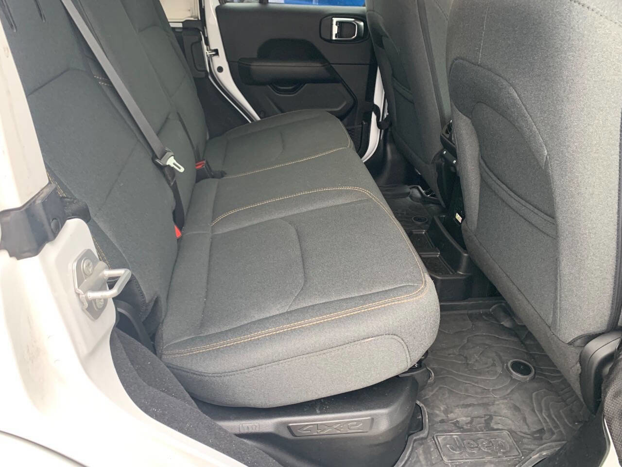 Used 2025 Jeep Wrangler Unlimited Sahara image 16