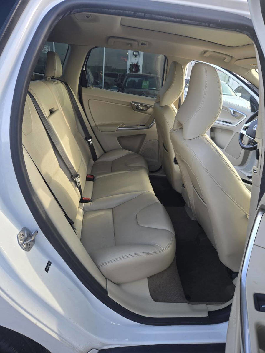 Used 2015 Volvo XC60 T6 image 34