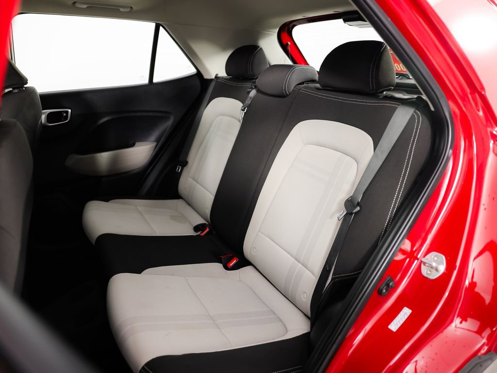 Used 2022 Hyundai Venue SEL image 18