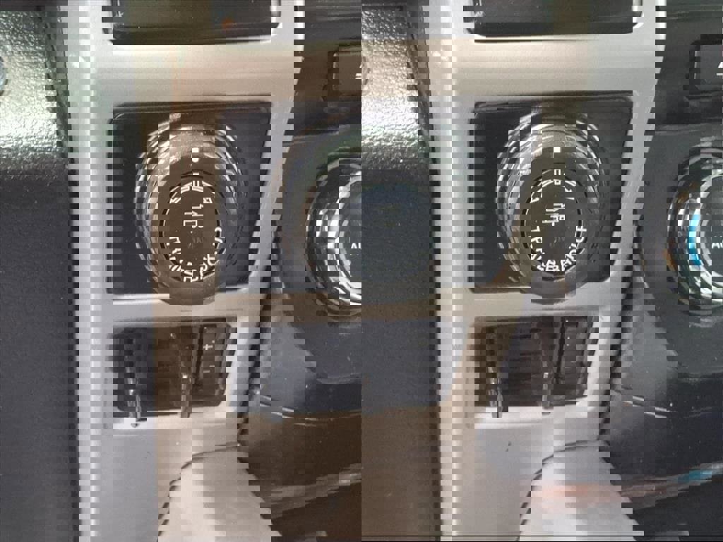 Used 2017 Ford F150 Lariat w/ Equipment Group 501A Mid image 24