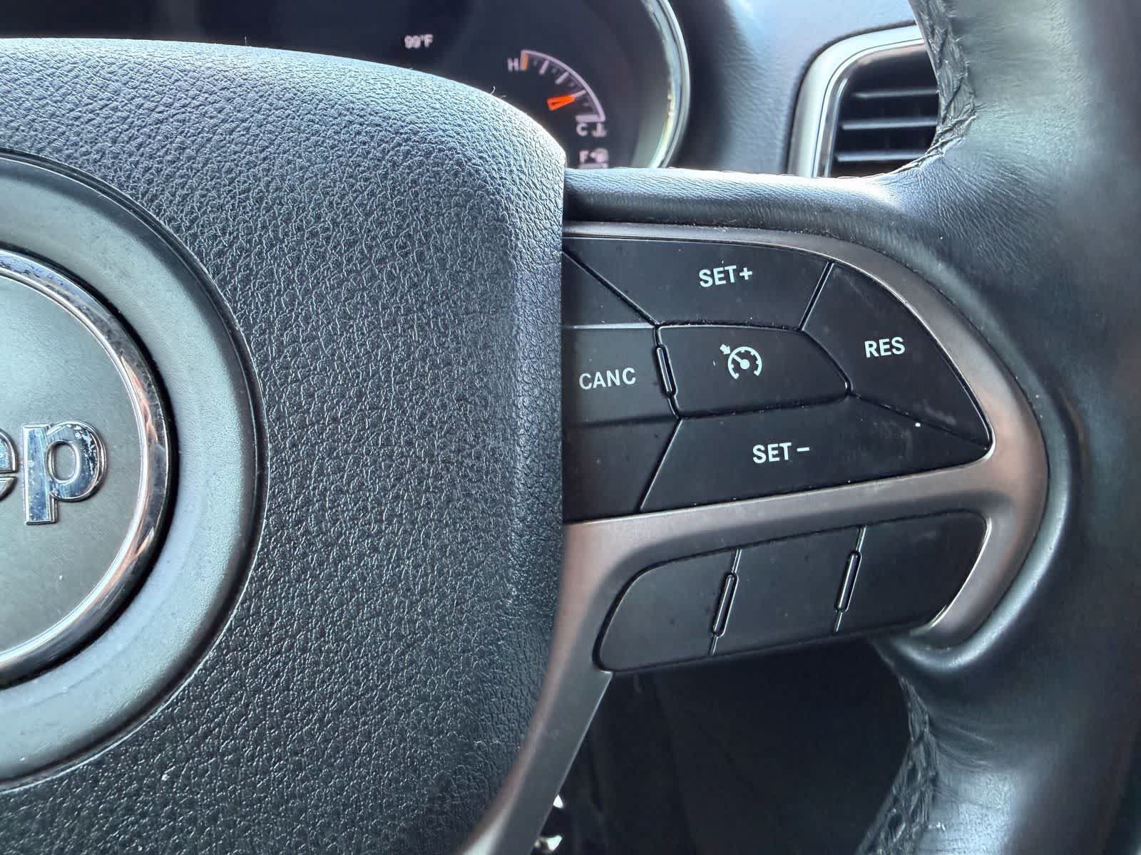 Used 2018 Jeep Grand Cherokee Laredo AWD/4WD image 14