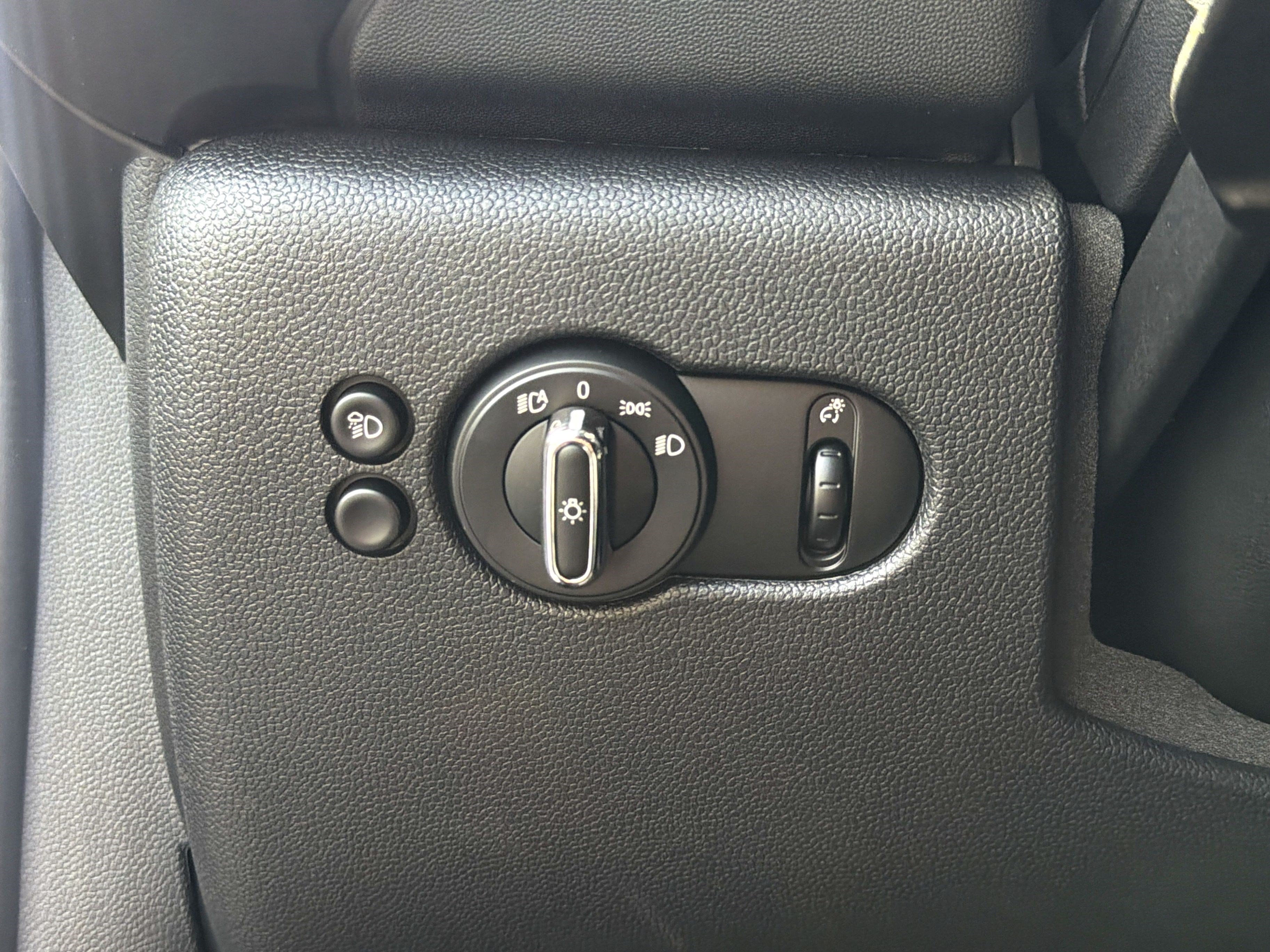 Used 2024 MINI Cooper 4-Door Hardtop FWD image 27