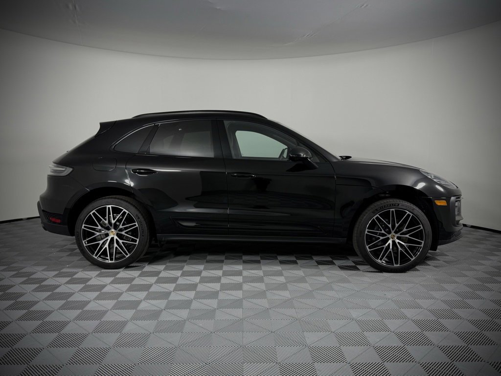 Certified 2025 Porsche Macan image 11