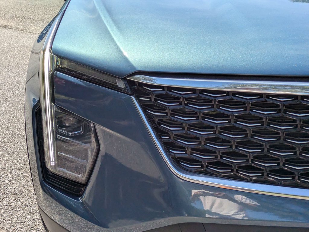 Certified 2024 Cadillac XT4 Luxury w/ Cold Weather Package FWD image 10