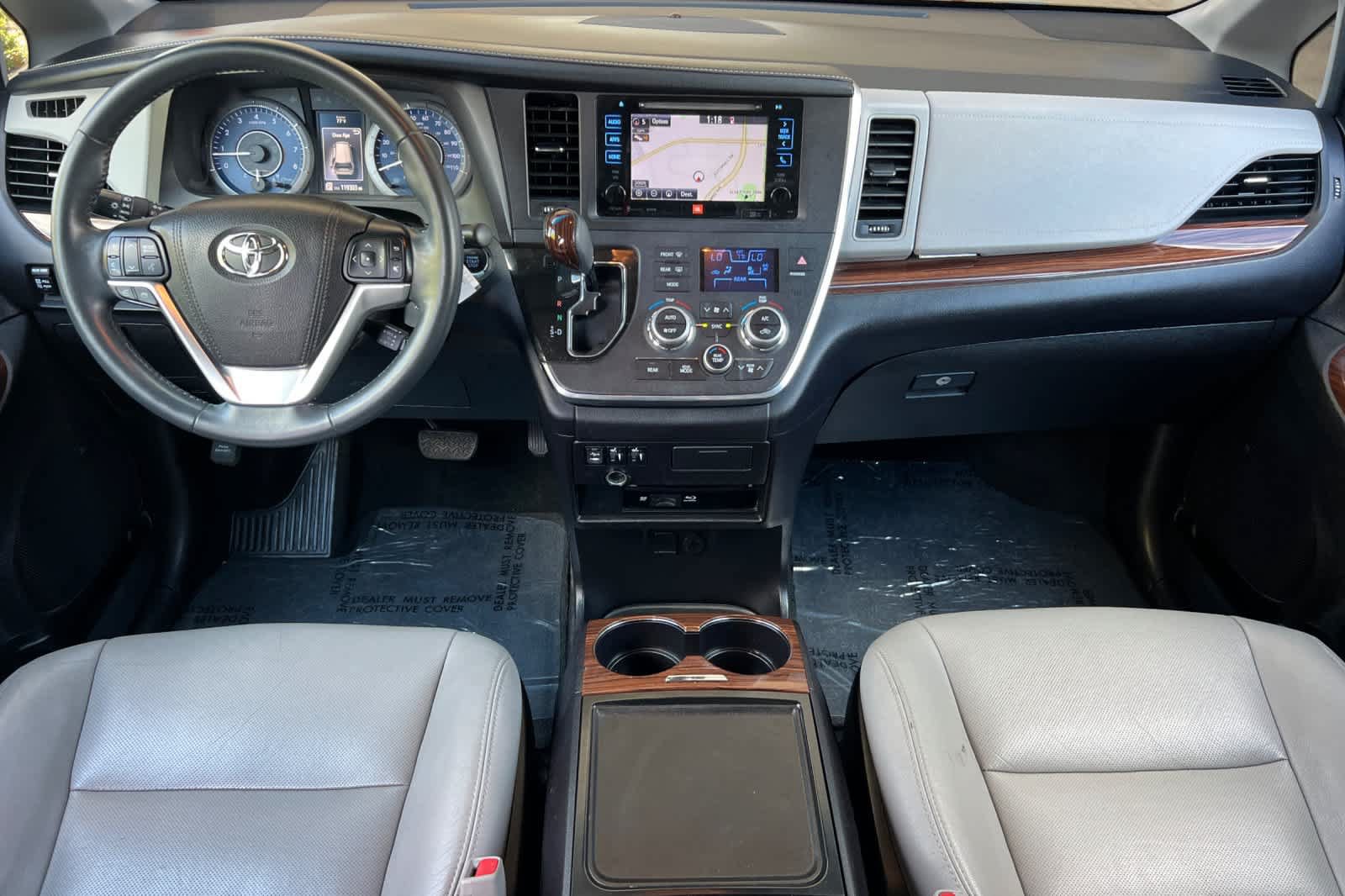 Certified 2017 Toyota Sienna Limited Premium FWD image 3