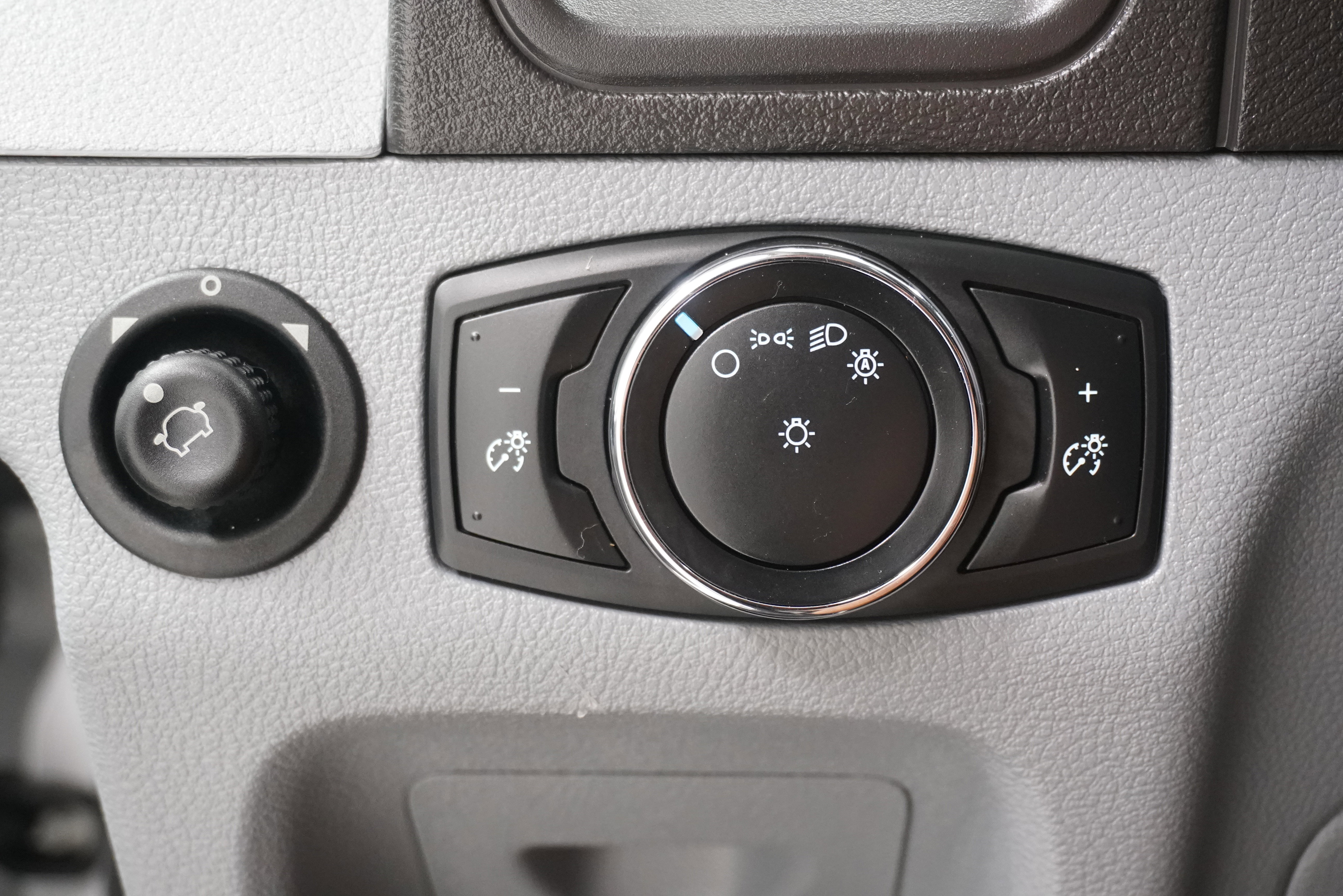 Used 2015 Ford Transit 350 XLT RWD image 18