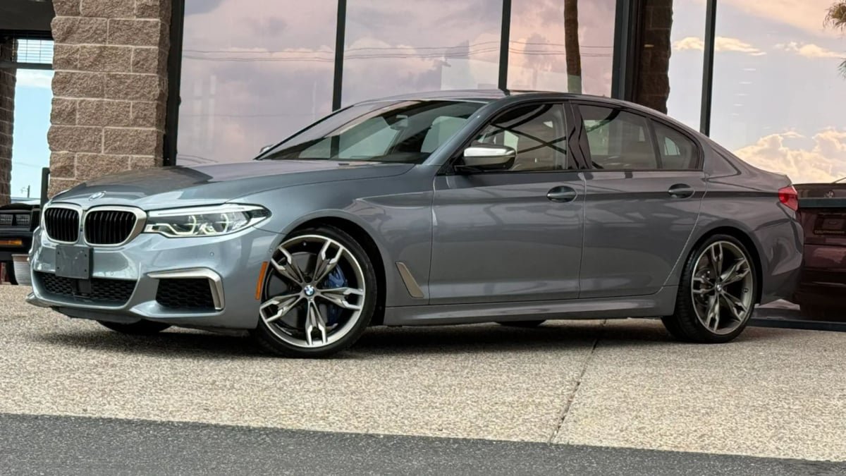 Used 2020 BMW M550i xDrive w/ Executive Package AWD/4WD image 3