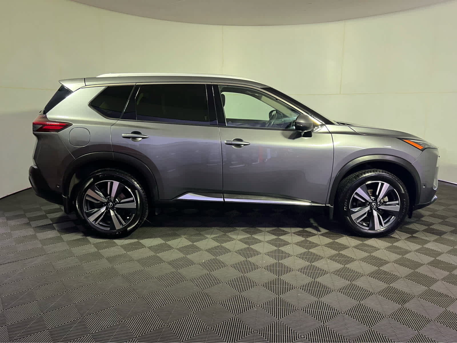 Used 2023 Nissan Rogue SL w/ SL Premium Package AWD/4WD image 8