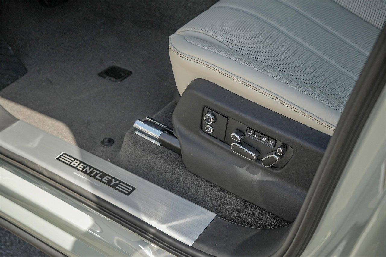 New 2025 Bentley Bentayga Extended Wheelbase image 34