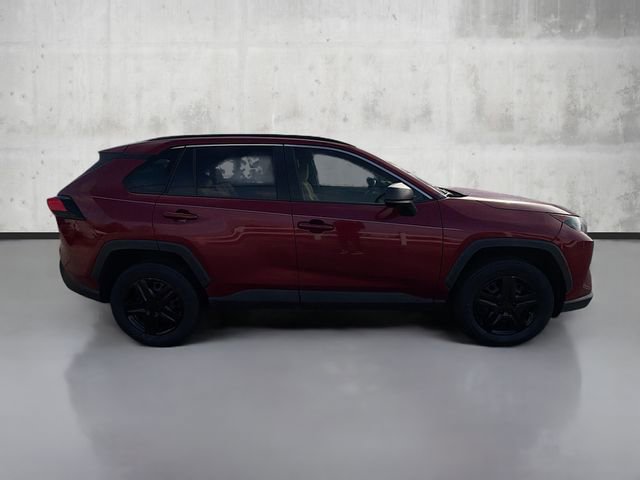 Used 2019 Toyota RAV4 LE image 4