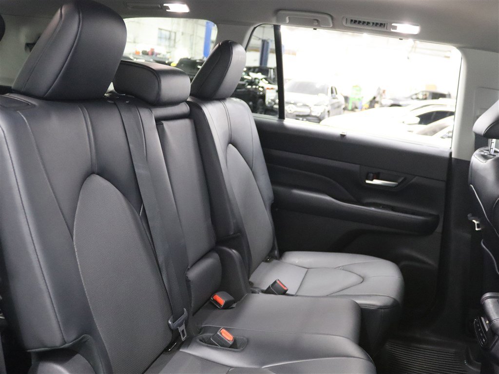 Used 2024 Toyota Grand Highlander XLE image 17