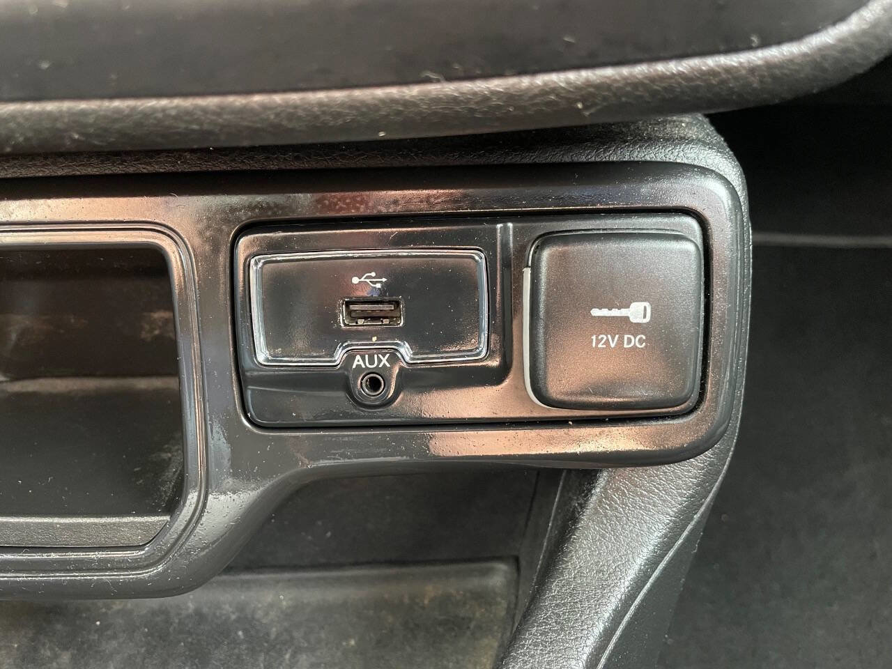 Used 2019 Jeep Renegade Sport FWD image 24