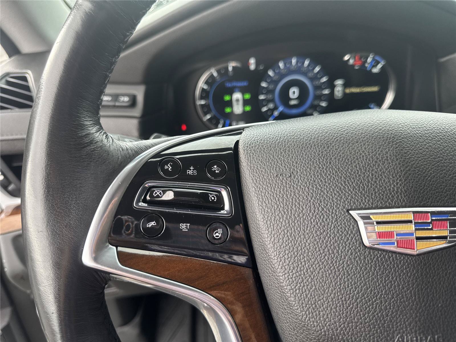 Used 2020 Cadillac Escalade Premium Luxury AWD/4WD image 22