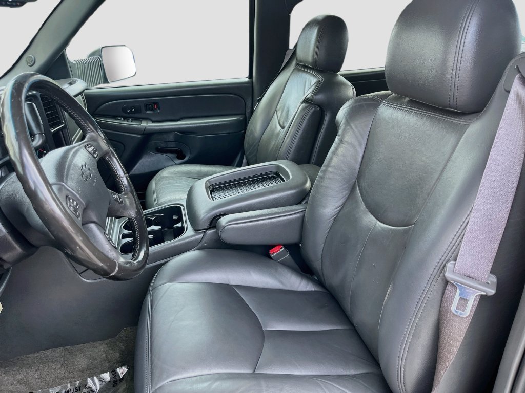 Used 2004 Chevrolet Silverado 3500 LT w/ Heavy-Duty Power Package AWD/4WD image 19
