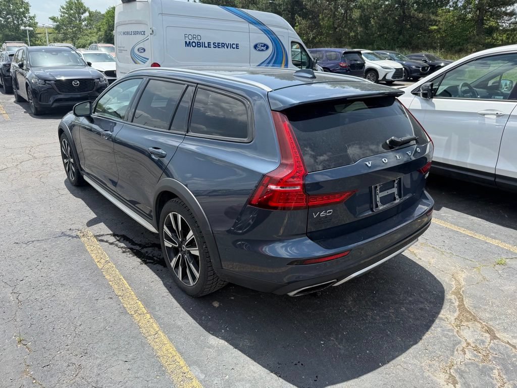 Used 2020 Volvo V60 T5 Cross Country AWD/4WD image 2
