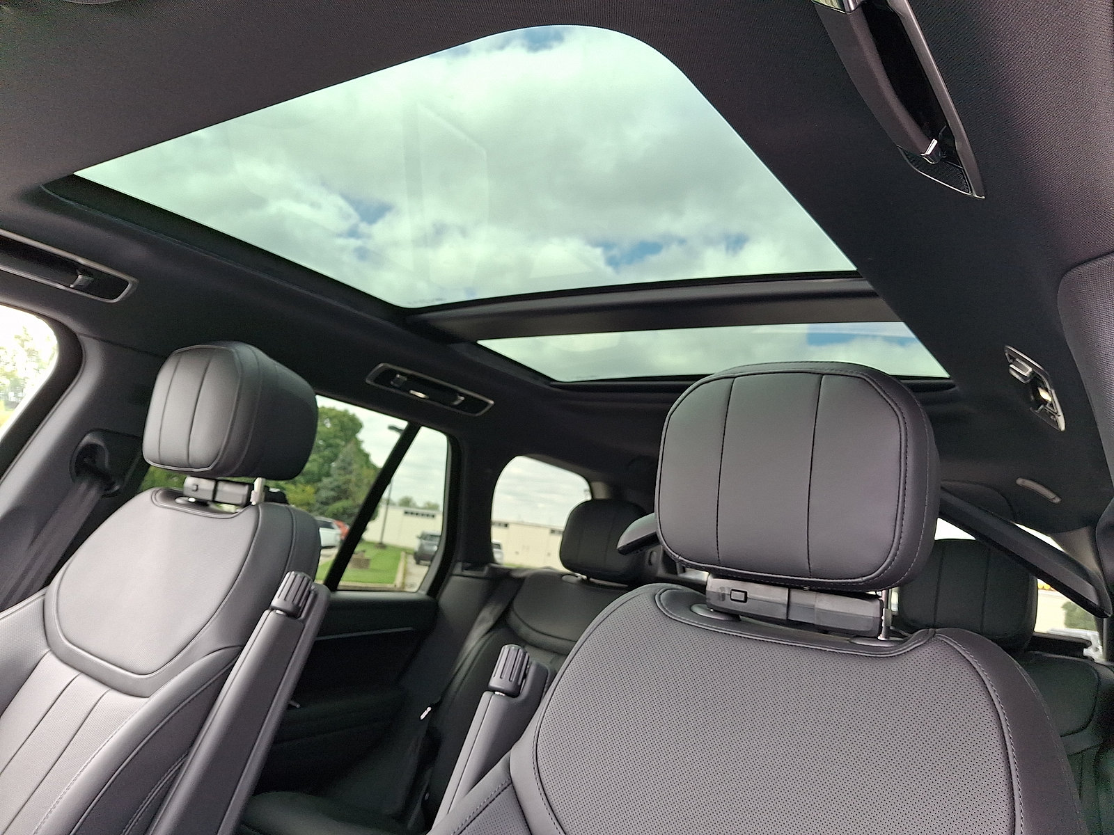 New 2027 Land Rover Range Rover SE AWD/4WD image 11