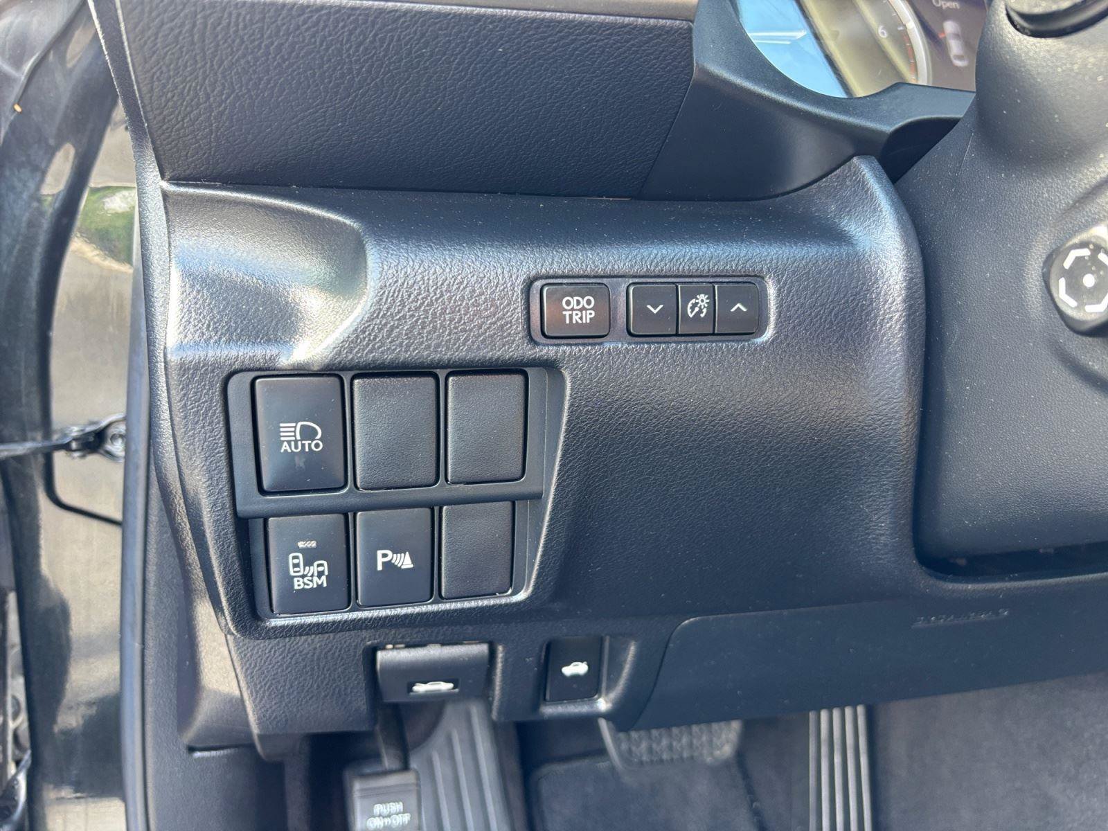 Used 2019 Lexus IS 300 w/ Premium Package RWD image 28