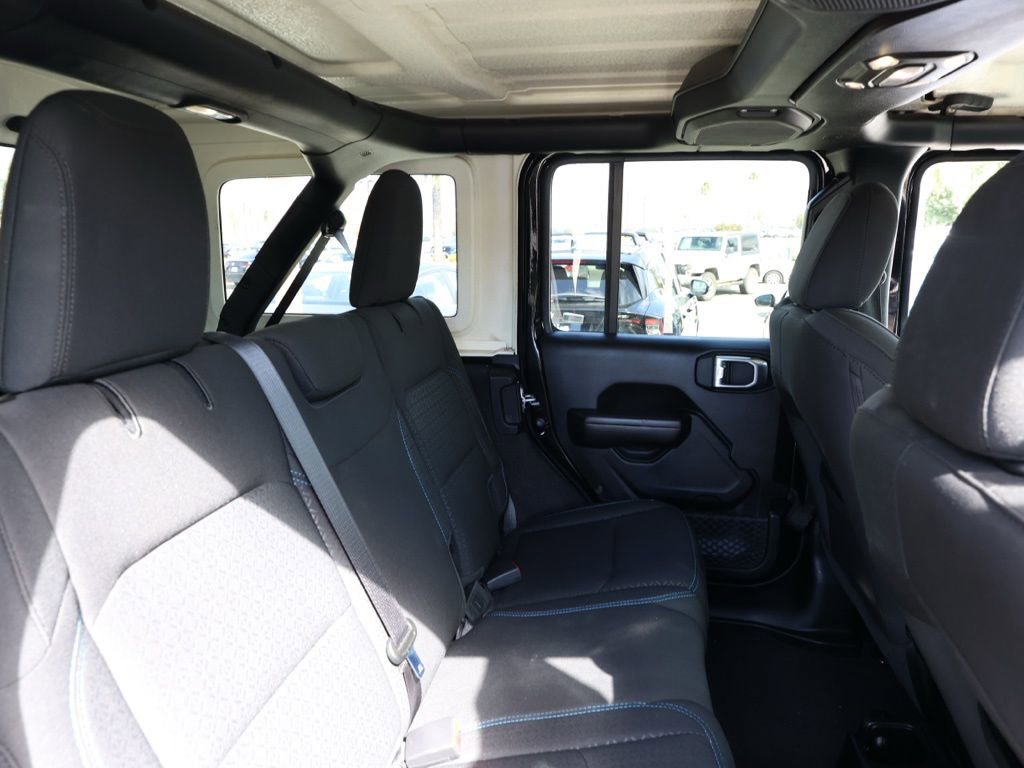 Used 2021 Jeep Wrangler Unlimited Islander image 17