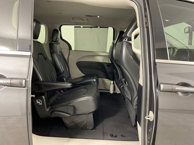 Used 2020 Chrysler Pacifica Touring-L image 27