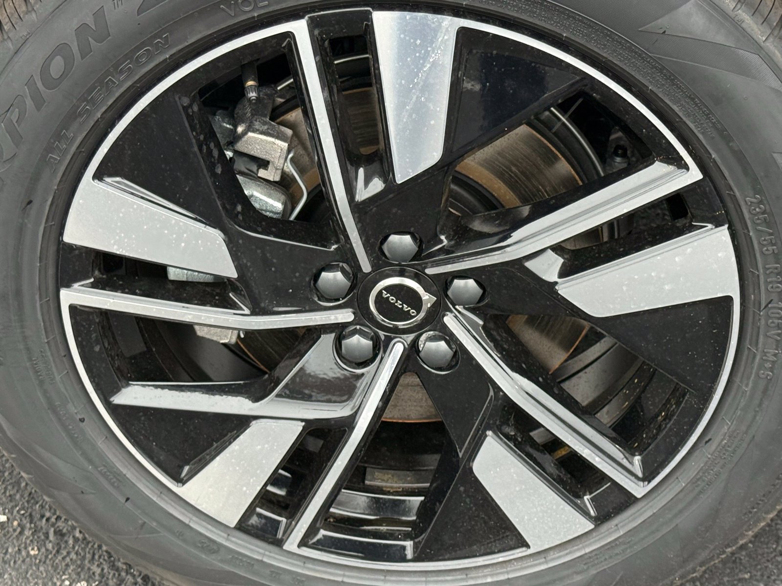 New 2026 Volvo XC60 B5 Plus w/ Protection Package Premier AWD/4WD image 12