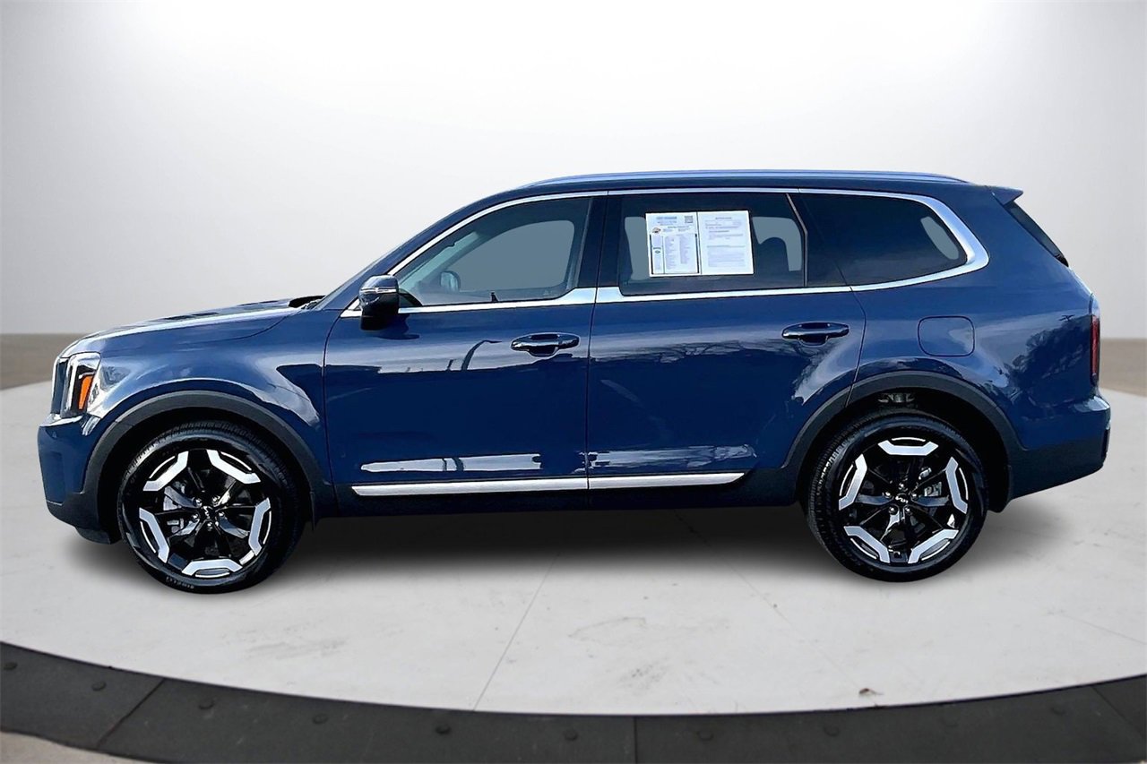 Used 2025 Kia Telluride EX w/ EX Captain's Chair Package image 5