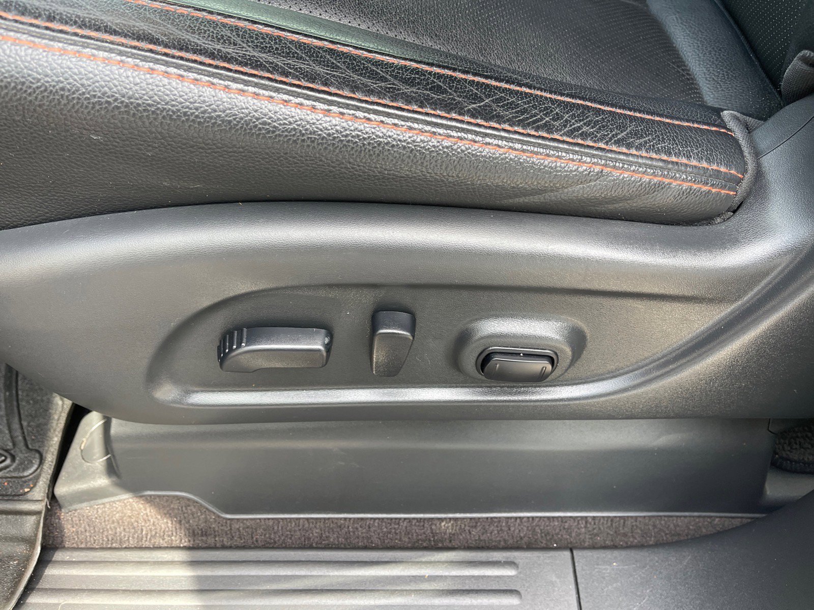 Used 2021 Nissan Titan PRO-4X w/ Pro-4x Convenience Package image 9