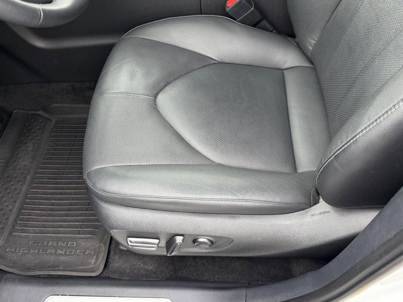 Used 2024 Toyota Grand Highlander AWD image 18