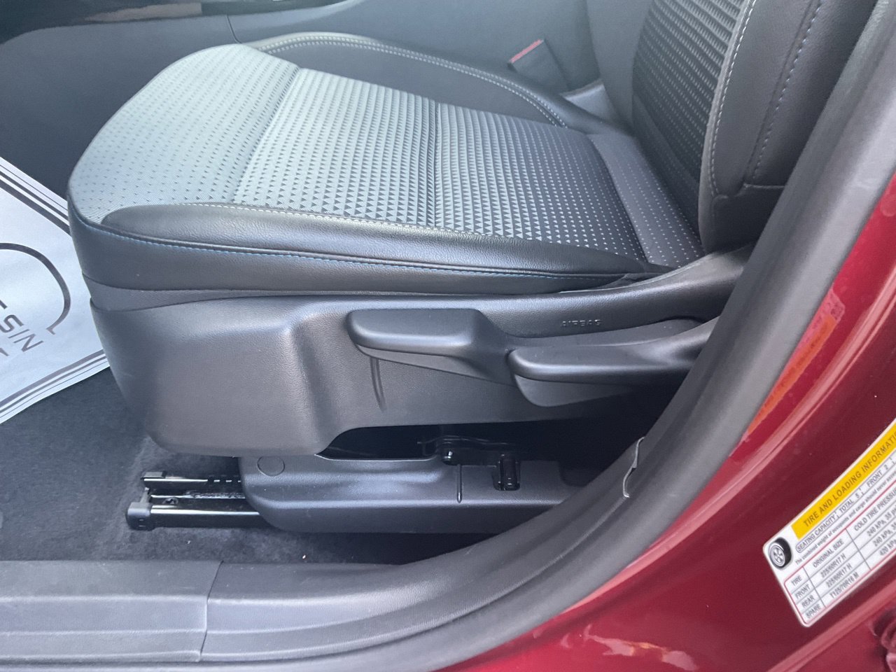 Used 2025 Chevrolet Trax LT FWD image 8
